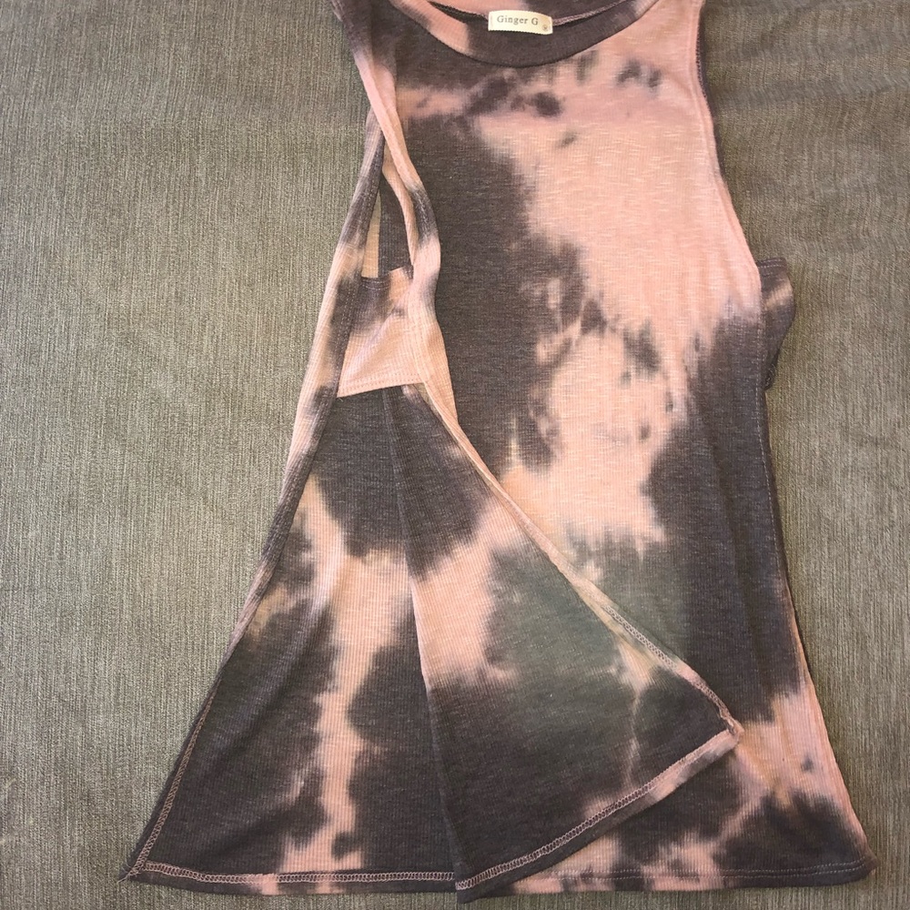 Side Cut out Tye Dye Tee! 😱🌸💋